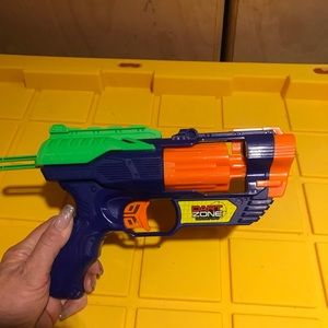 Dart zone toy gun
